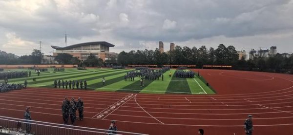 股牛网 高一学生怒扇主任耳光：当形式主义遇上不愿配合的新一代